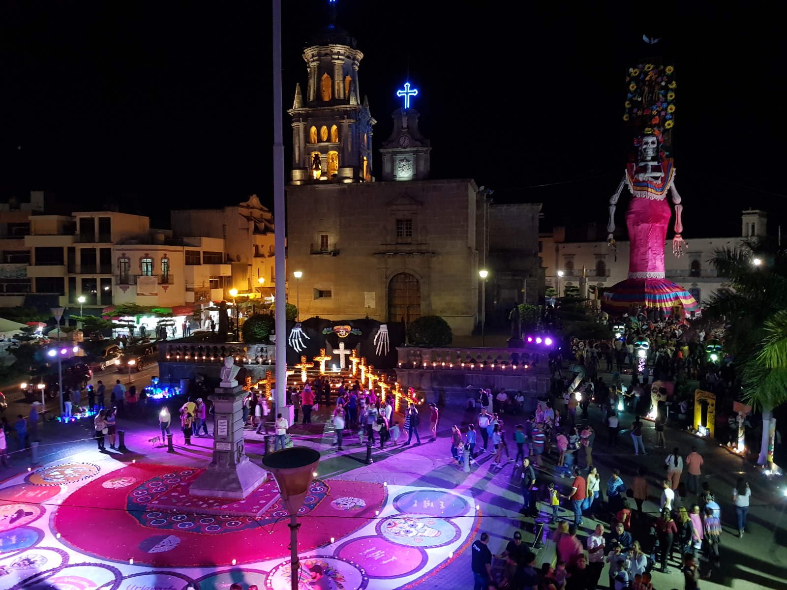 La Catrina Monumental de 22 metros es más que una celebración, es un atractivo turístico y visual en el que trabajan más de 200 colaboradores y voluntarios