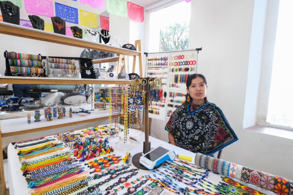 Participan en la muestra Artesanía Viva de Expo Mueble Internacional, así como en la Exposición de Artículos de Regalo y Decoración Artesanal Mexicana (ENART)