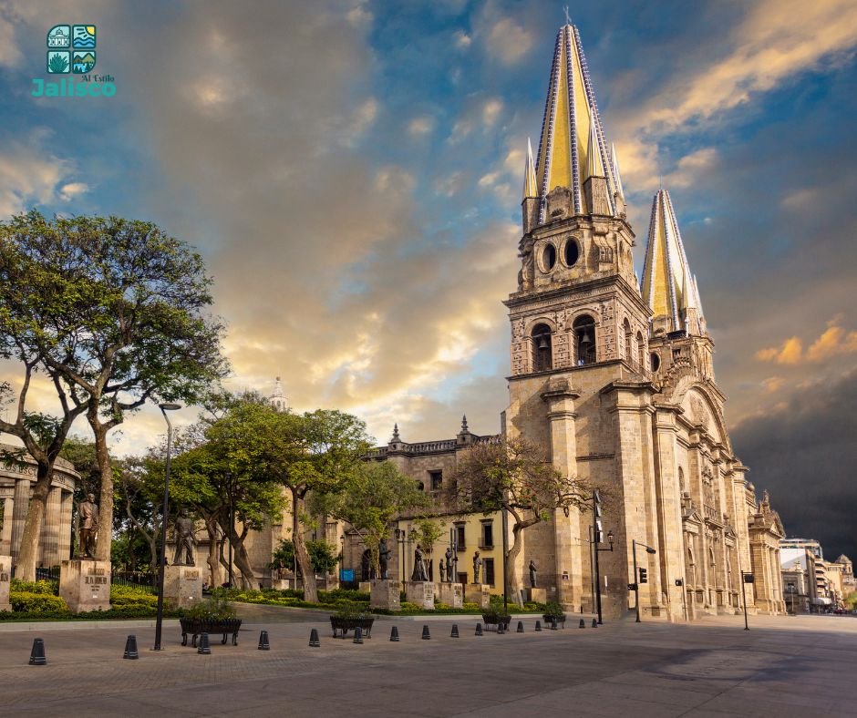 La Semana Santa en Jalisco tiene un aroma especial: a manzanilla, a cera quemada y a esa cantera que guarda siglos de peticiones. Una de nuestras tradiciones más arraigadas es la Visita de los Siete Templos