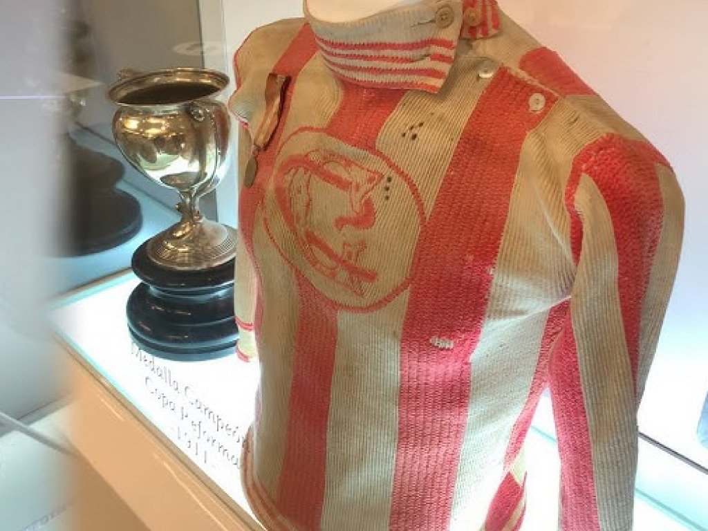 La visita es 100% guiada y conocerás los vestidores donde tus ídolos se enfundan en el uniforme más importante del fútbol mexicano
